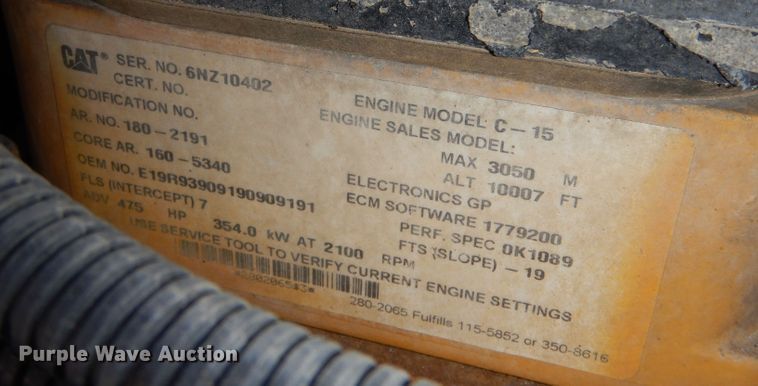 image for item LS9156 2013 Peterbilt 388  semi truck