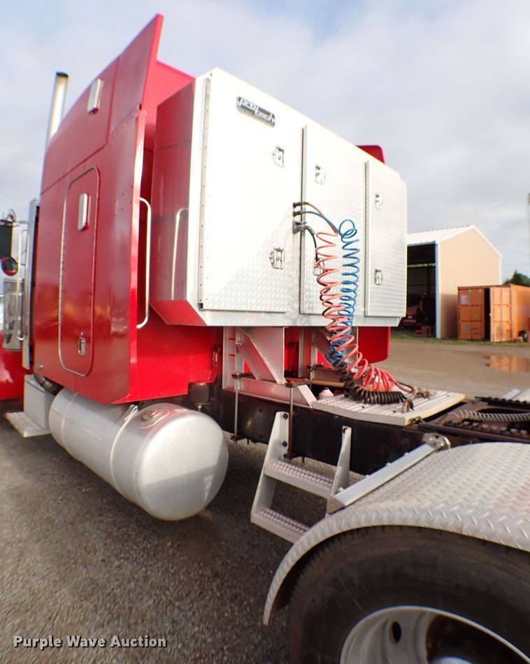 image for item MF9306 1999 Peterbilt 379  semi truck