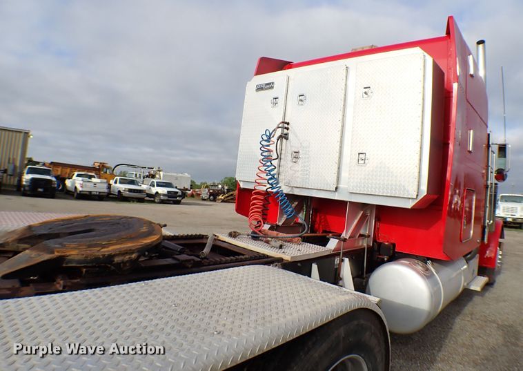 image for item MF9306 1999 Peterbilt 379  semi truck