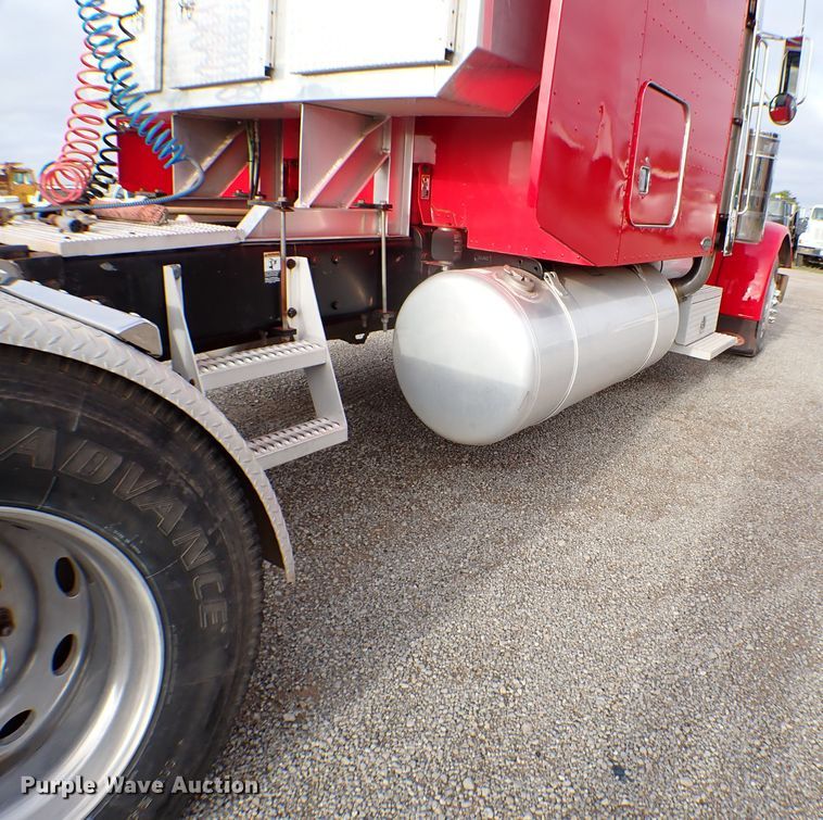 image for item MF9306 1999 Peterbilt 379  semi truck