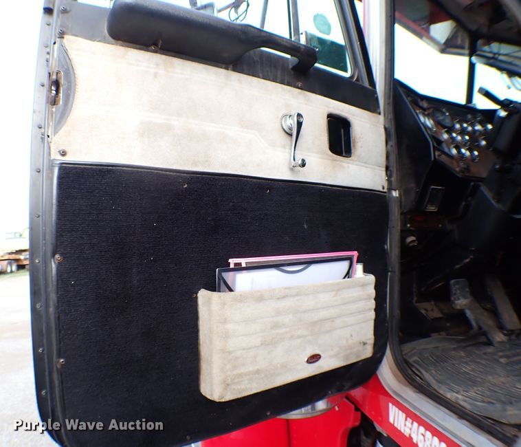 image for item MF9306 1999 Peterbilt 379  semi truck