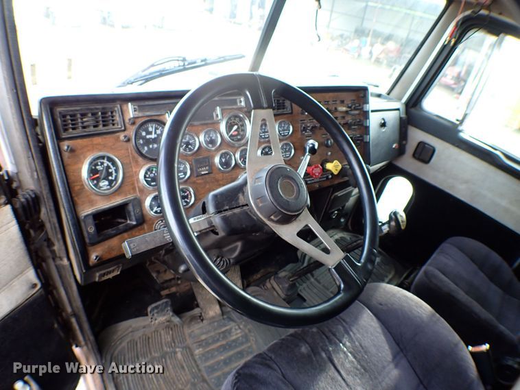 image for item MF9306 1999 Peterbilt 379  semi truck