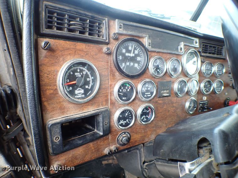 image for item MF9306 1999 Peterbilt 379  semi truck