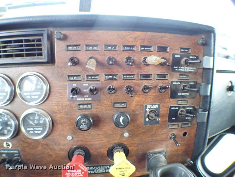 image for item MF9306 1999 Peterbilt 379  semi truck