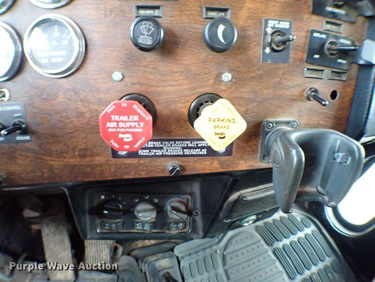 image for item MF9306 1999 Peterbilt 379  semi truck