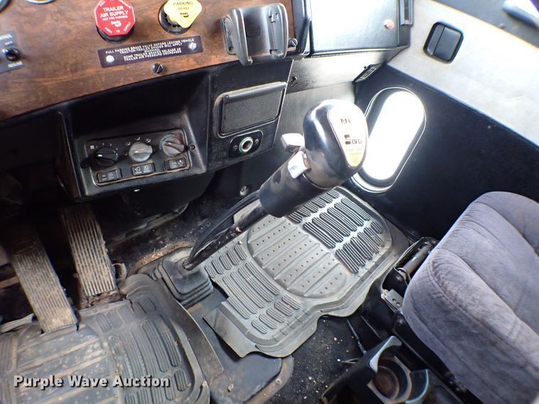 image for item MF9306 1999 Peterbilt 379  semi truck