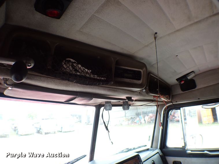 image for item MF9306 1999 Peterbilt 379  semi truck