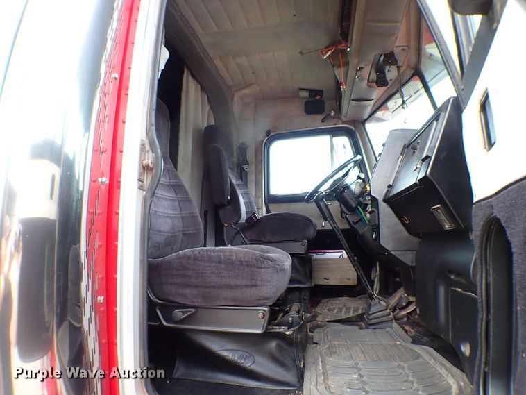 image for item MF9306 1999 Peterbilt 379  semi truck