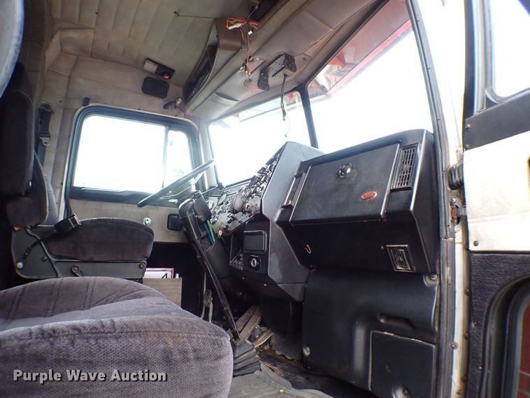 image for item MF9306 1999 Peterbilt 379  semi truck