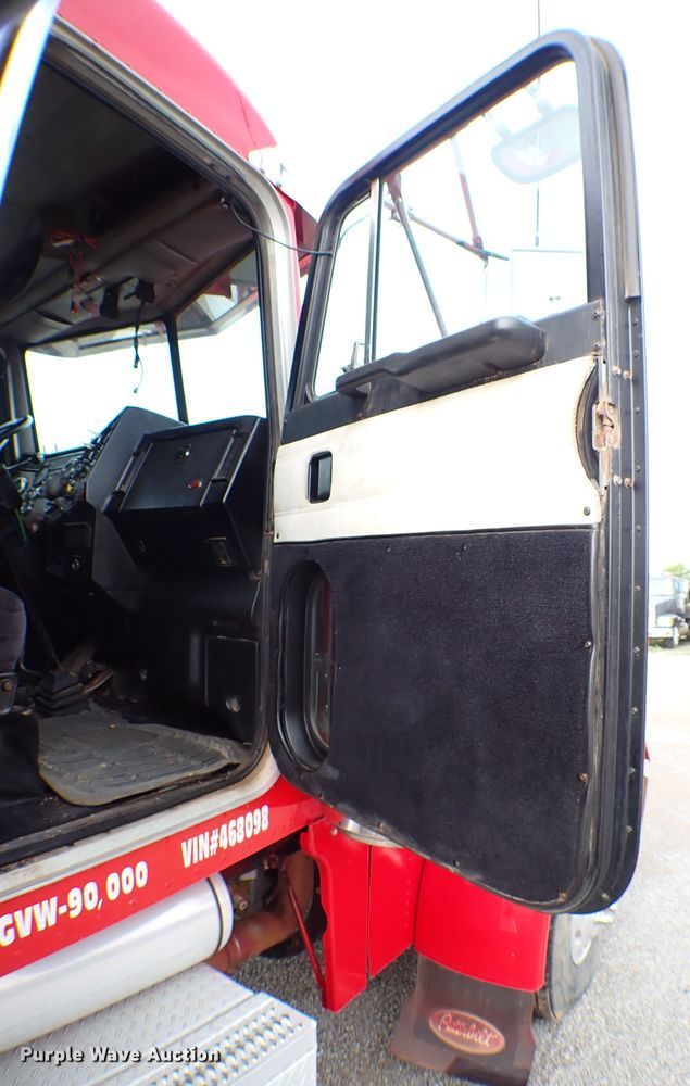 image for item MF9306 1999 Peterbilt 379  semi truck