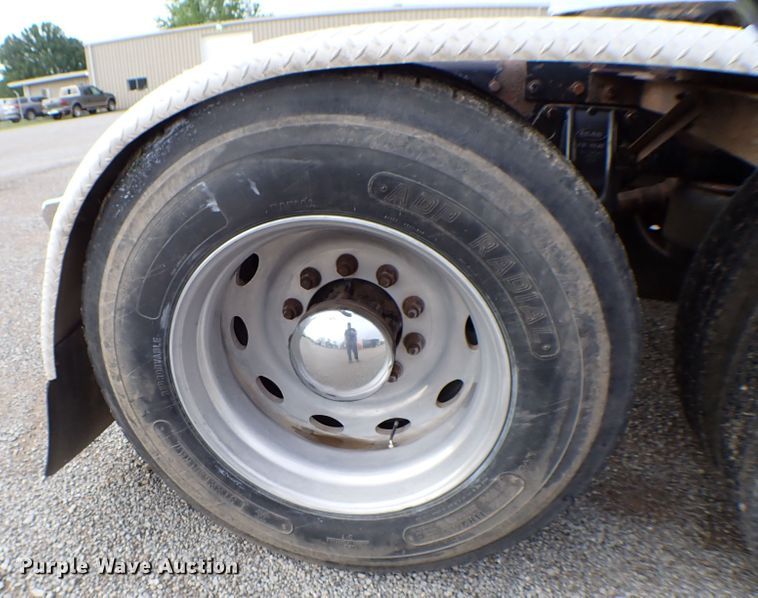 image for item MF9306 1999 Peterbilt 379  semi truck