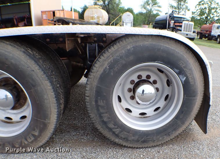 image for item MF9306 1999 Peterbilt 379  semi truck