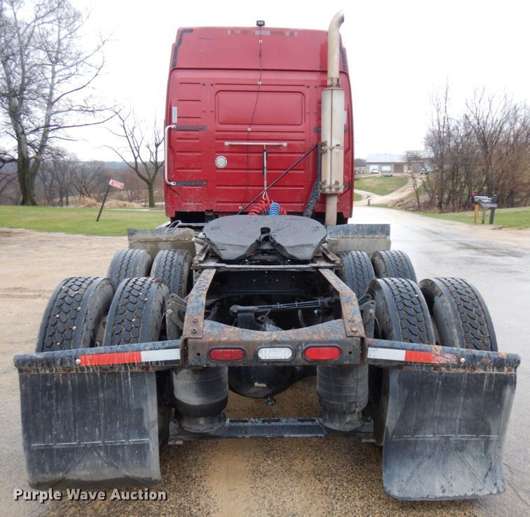image for item MF9563 2006 Volvo VNL  semi truck