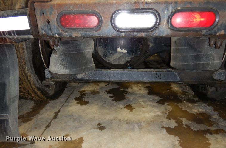 image for item MF9563 2006 Volvo VNL  semi truck