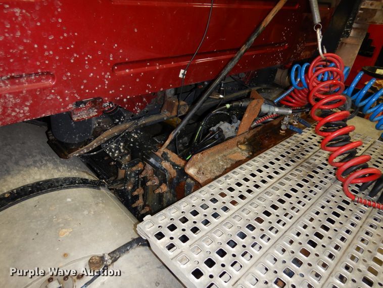 image for item MF9563 2006 Volvo VNL  semi truck