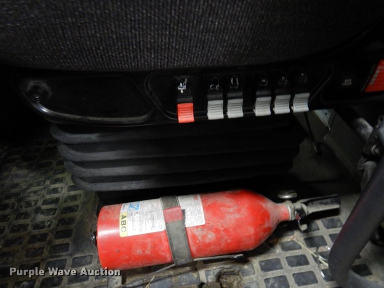 image for item MF9563 2006 Volvo VNL  semi truck