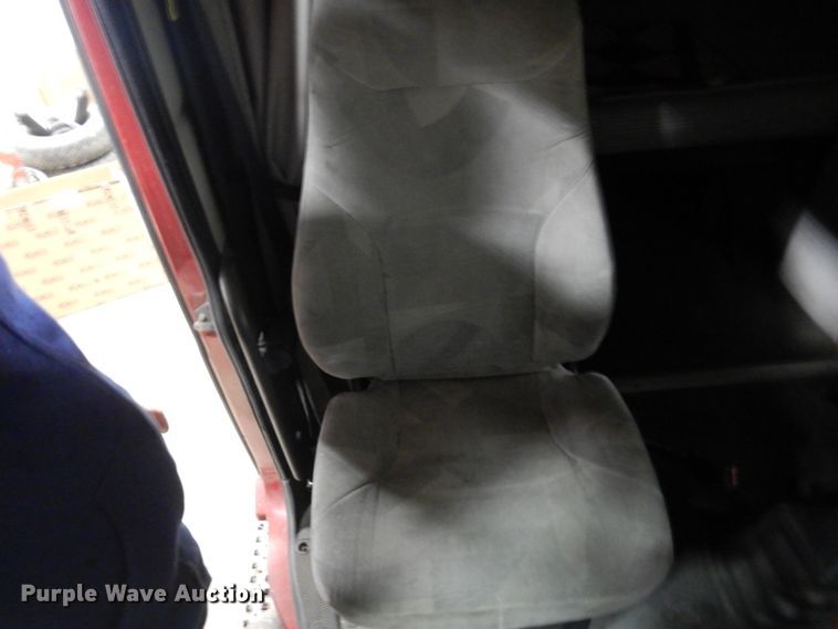 image for item MF9563 2006 Volvo VNL  semi truck