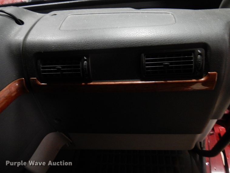 image for item MF9563 2006 Volvo VNL  semi truck