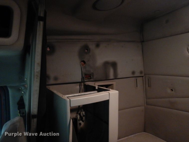 image for item MF9563 2006 Volvo VNL  semi truck