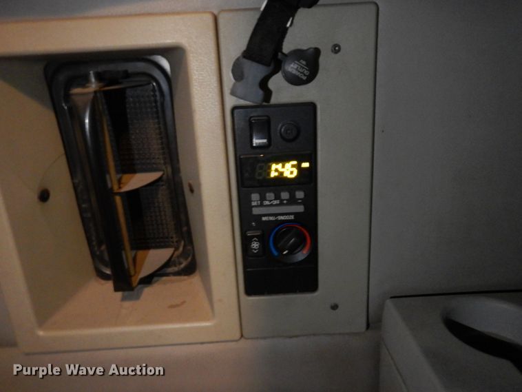 image for item MF9563 2006 Volvo VNL  semi truck