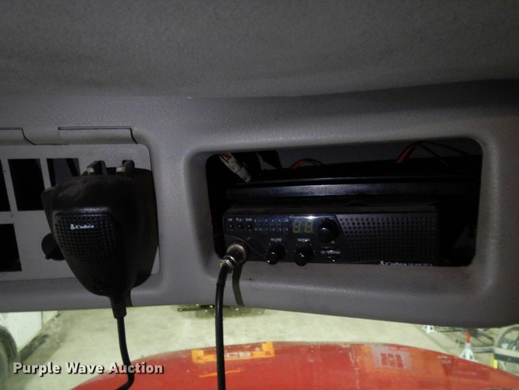 image for item MF9563 2006 Volvo VNL  semi truck