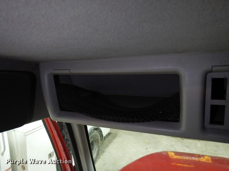 image for item MF9563 2006 Volvo VNL  semi truck