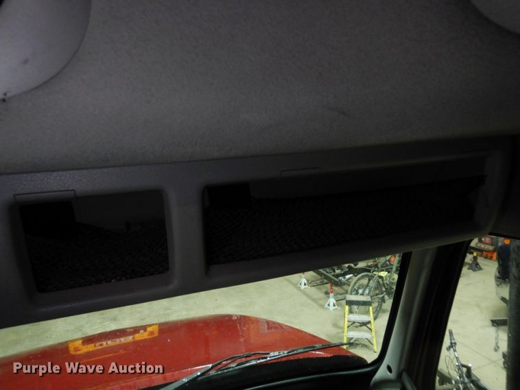 image for item MF9563 2006 Volvo VNL  semi truck