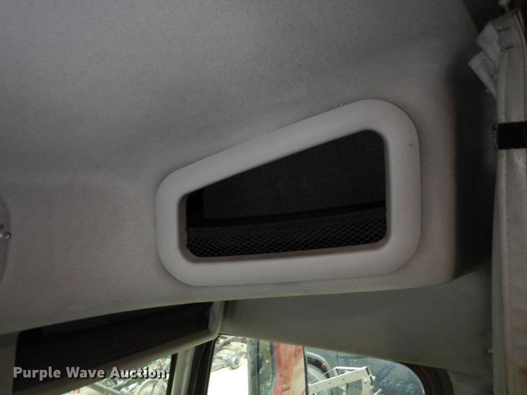 image for item MF9563 2006 Volvo VNL  semi truck