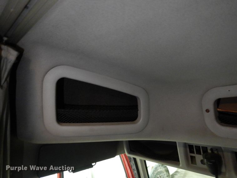 image for item MF9563 2006 Volvo VNL  semi truck