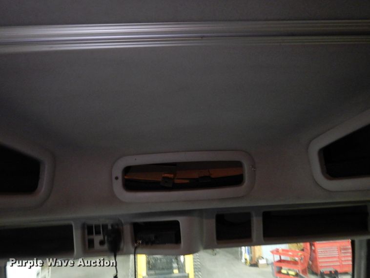 image for item MF9563 2006 Volvo VNL  semi truck