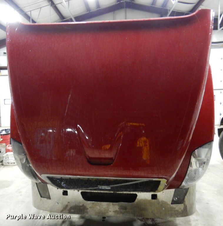 image for item MF9563 2006 Volvo VNL  semi truck