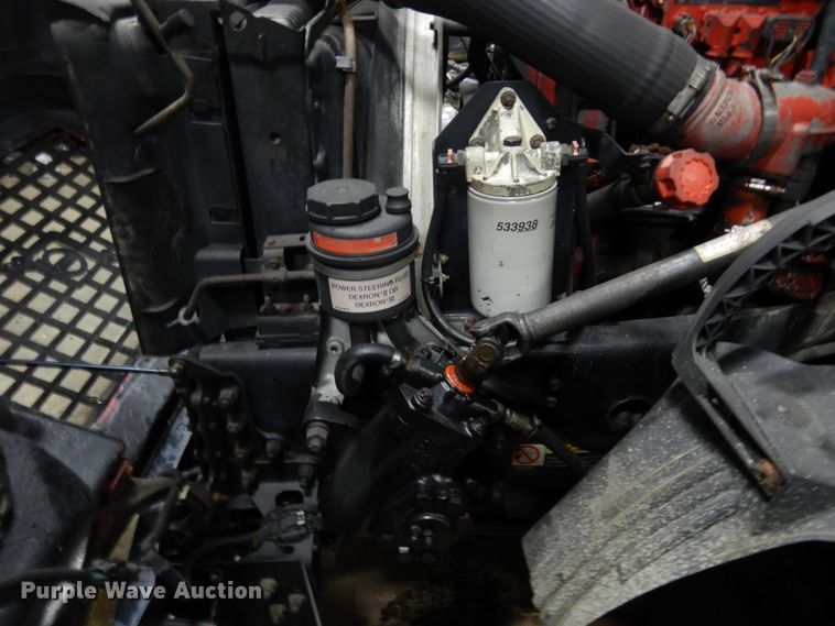 image for item MF9563 2006 Volvo VNL  semi truck