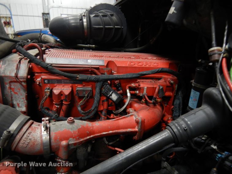 image for item MF9563 2006 Volvo VNL  semi truck