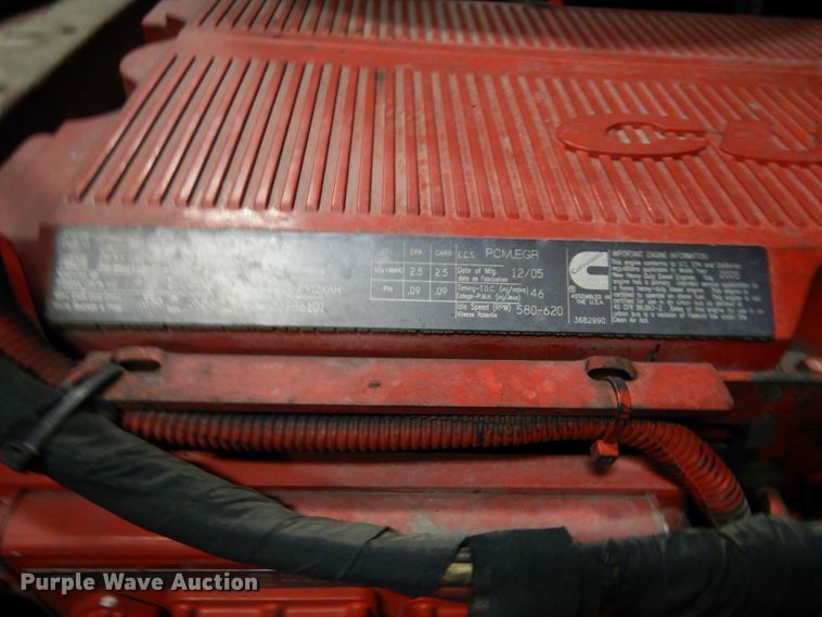 image for item MF9563 2006 Volvo VNL  semi truck