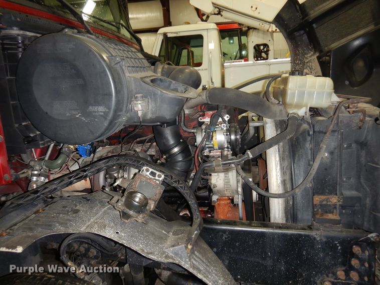 image for item MF9563 2006 Volvo VNL  semi truck