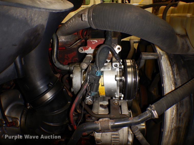 image for item MF9563 2006 Volvo VNL  semi truck