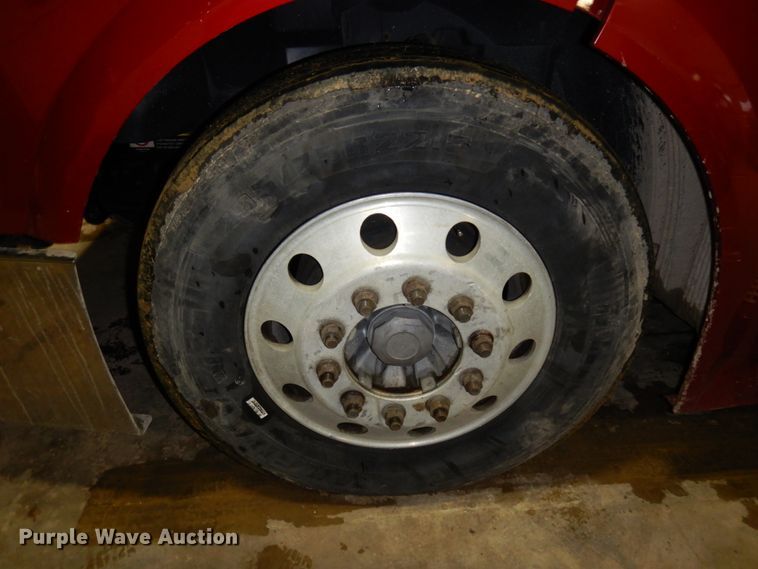 image for item MF9563 2006 Volvo VNL  semi truck