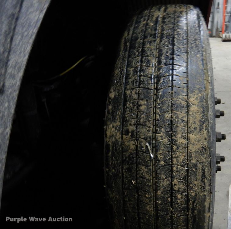 image for item MF9563 2006 Volvo VNL  semi truck