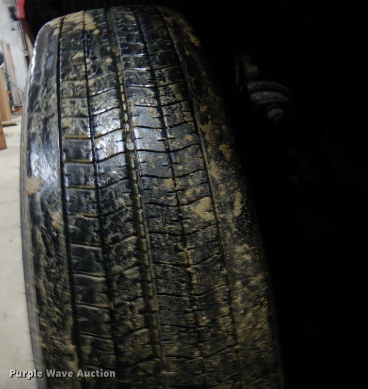 image for item MF9563 2006 Volvo VNL  semi truck