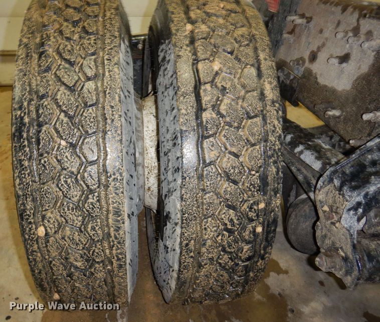 image for item MF9563 2006 Volvo VNL  semi truck