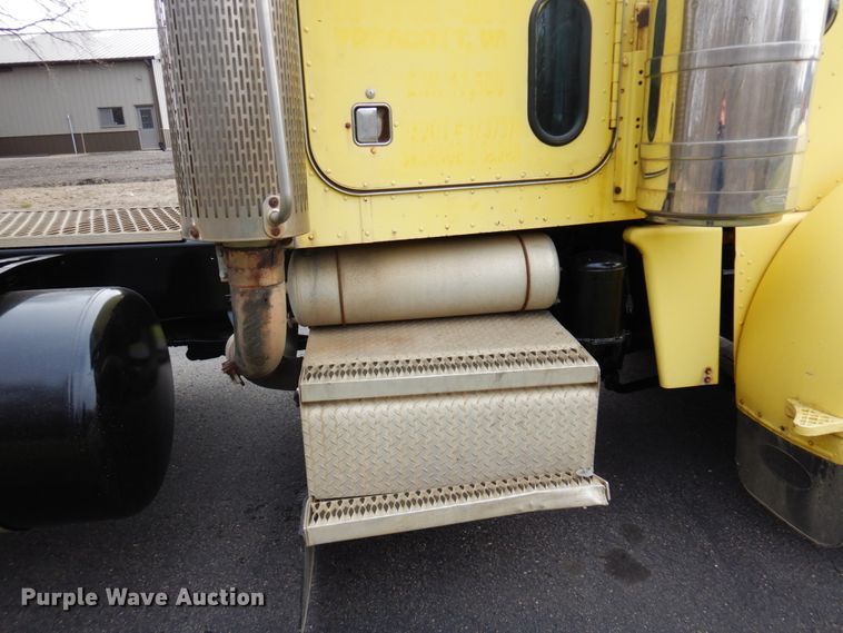 image for item MF9579 1987 Peterbilt 359  semi truck