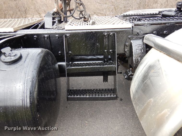 image for item MF9579 1987 Peterbilt 359  semi truck