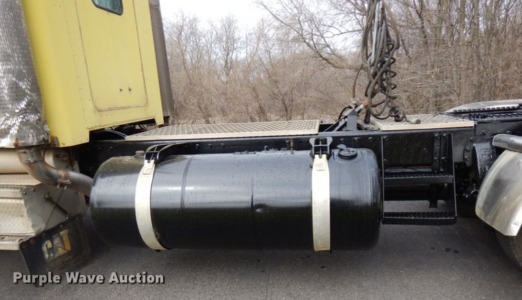 image for item MF9579 1987 Peterbilt 359  semi truck