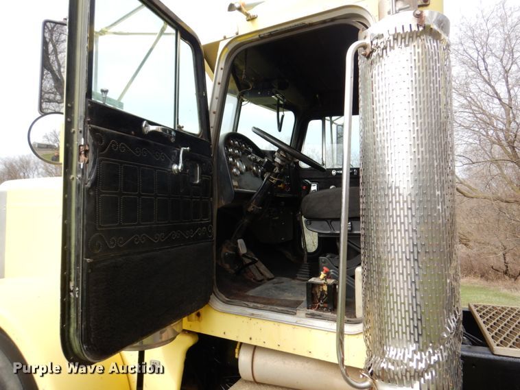 image for item MF9579 1987 Peterbilt 359  semi truck