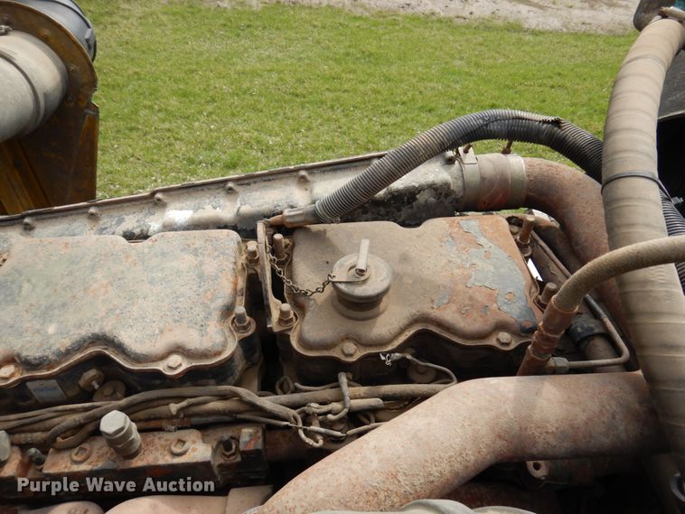 image for item MF9579 1987 Peterbilt 359  semi truck