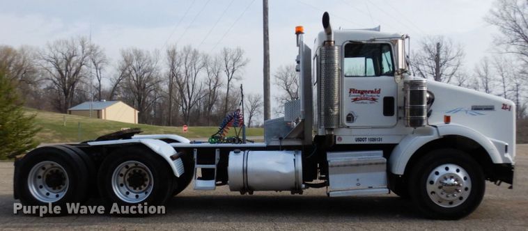 image for item MF9582 1999 Kenworth T800  semi truck