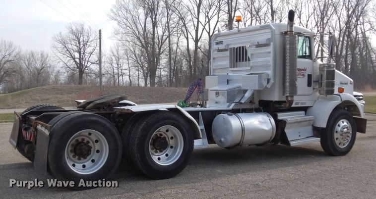 image for item MF9582 1999 Kenworth T800  semi truck