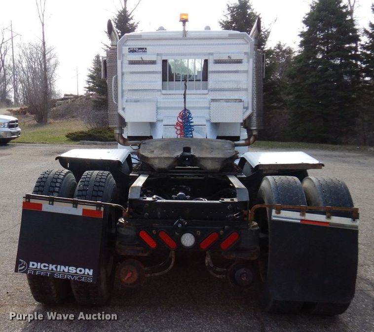 image for item MF9582 1999 Kenworth T800  semi truck