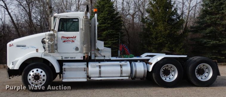 image for item MF9582 1999 Kenworth T800  semi truck