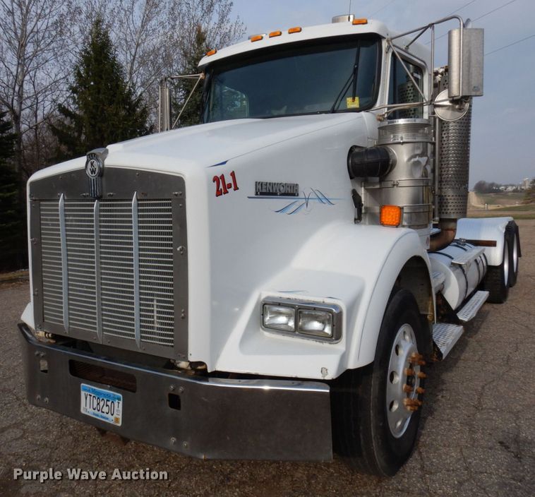 image for item MF9582 1999 Kenworth T800  semi truck